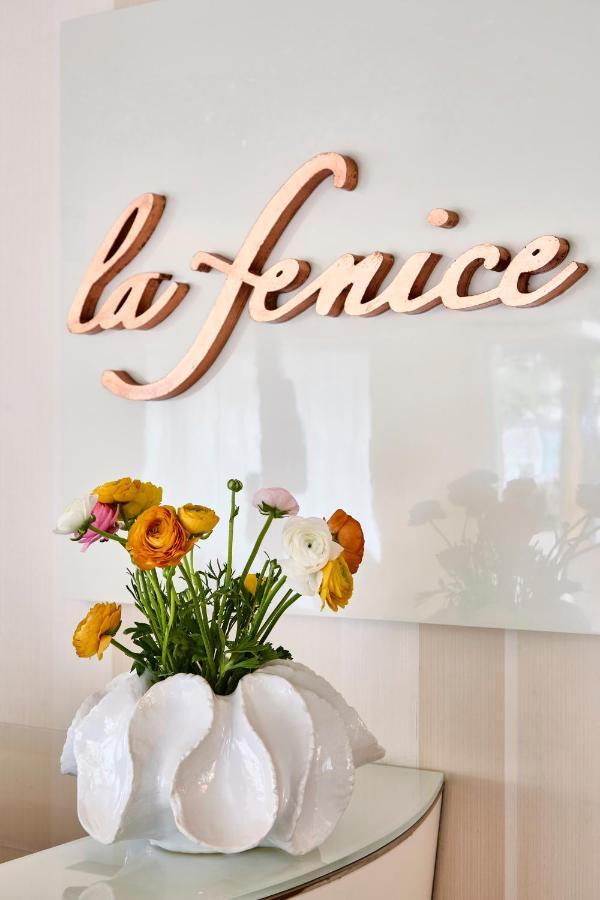 Hotel La Fenice Римини Экстерьер фото
