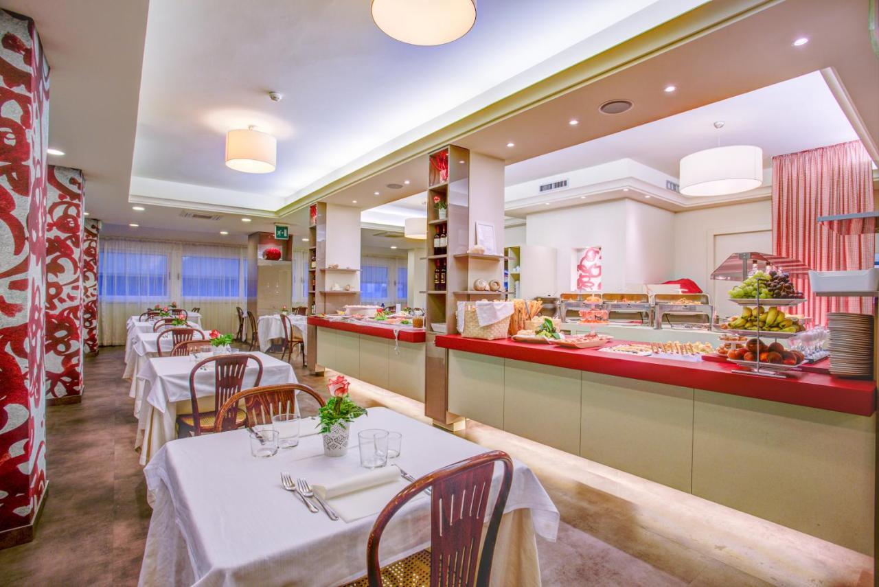 Hotel La Fenice Римини Экстерьер фото